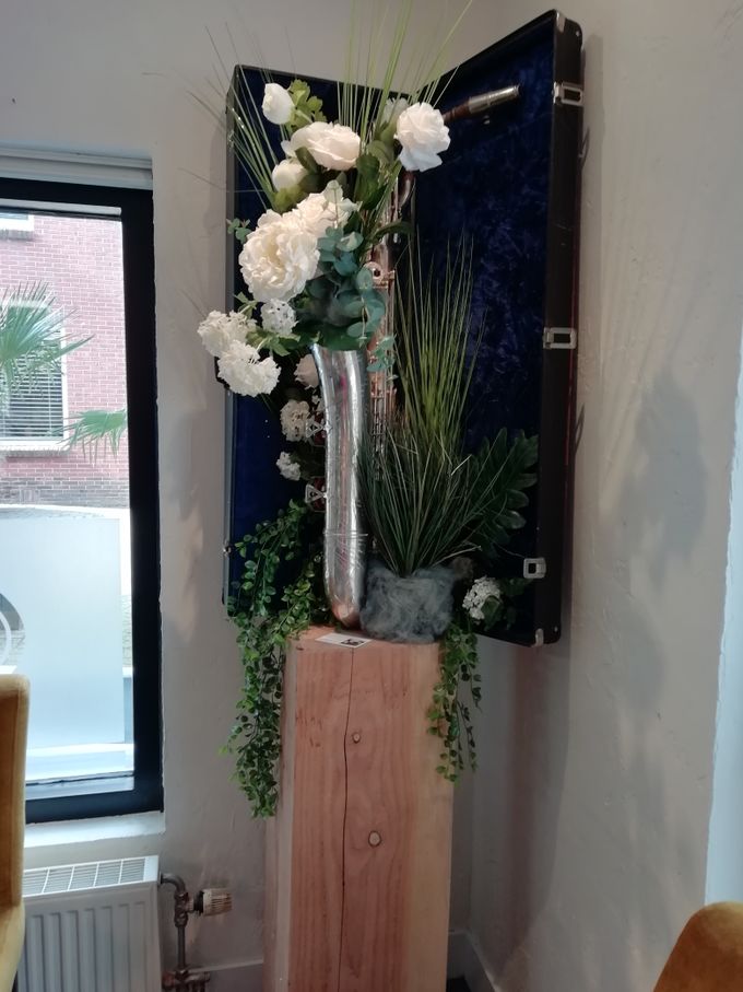 Baritonsaxofoon bij Haarstudio Els